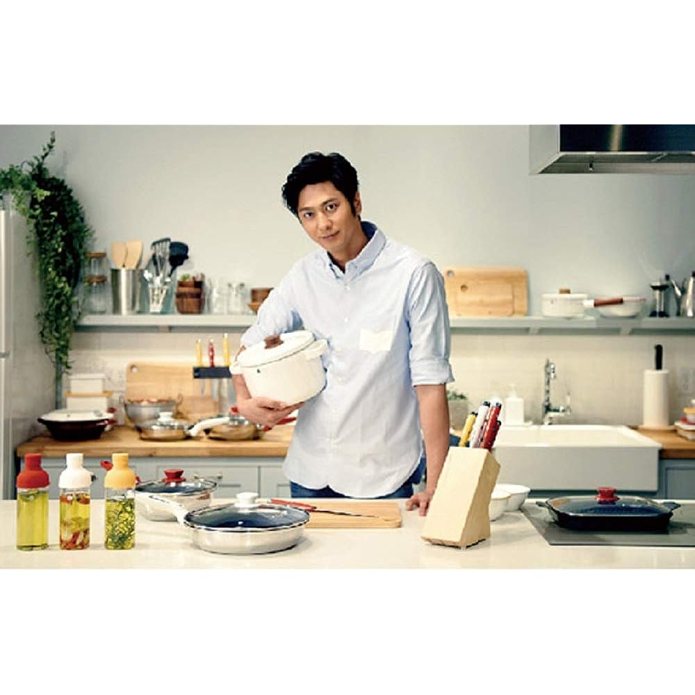 MOCOMICHI HAYAMI Hayami Moco's Kitchen MOCO'S Kitchen [Authorized Store] Deep Casserole 22cm White Fuji Enamel #302