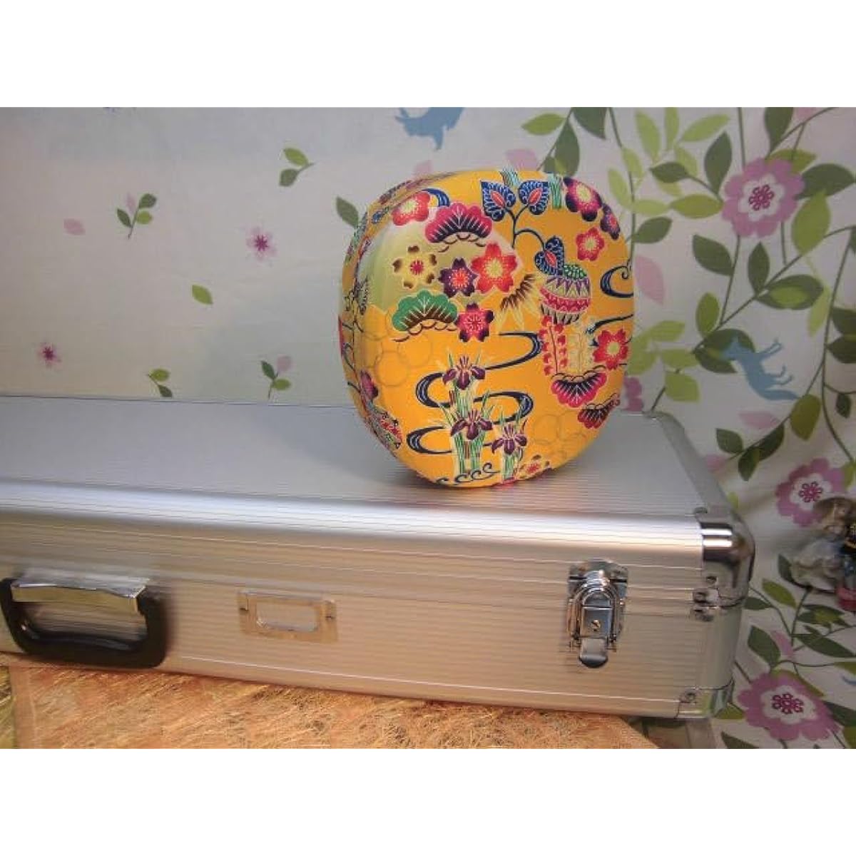 ** , 24.000 Okinawan sanshin 2-piece aluminum hard case and yellow bingata chiga set
