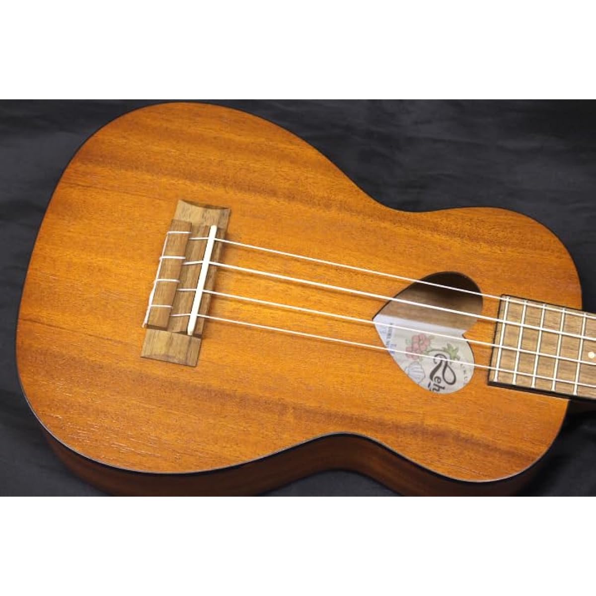 LEHO LHUS-MM-HEART Soprano Ukulele, also suitable for beginners