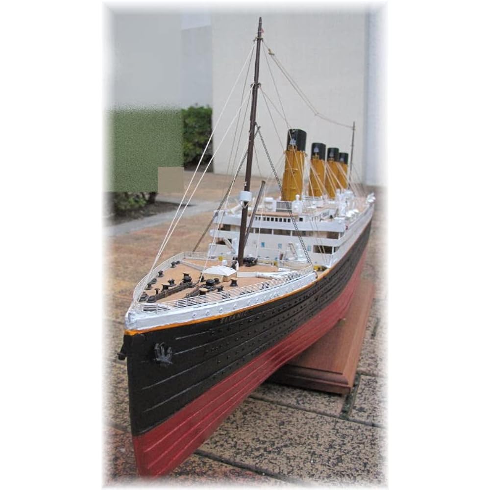 AMATI wooden model assembly kit scale 1:250 "R.M.S. Titanic 1912"