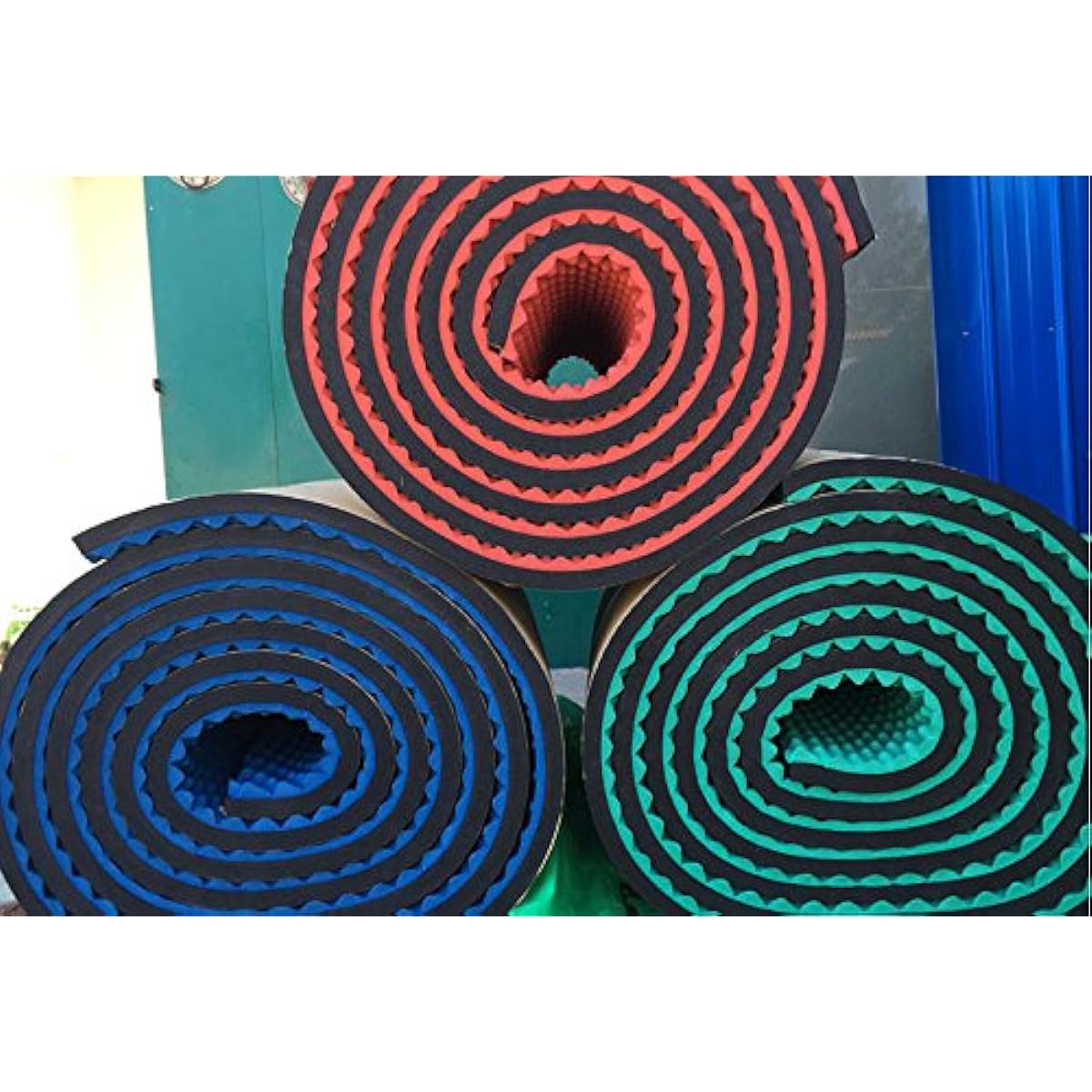 fing Wall, Sound Absorbing Material [5m roll corrugated, 50mm thick, red] Sound absorbing sponge mat, fireproof, perfect for drums, children's room soundproofing, large area of sound absorption, adhesive tape on the back, so it's easy to cut and paste.