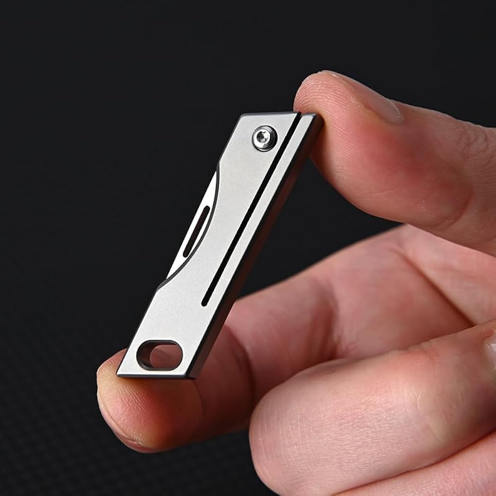 Titanium Alloy Mini Portable Keychain Pendant Knife Titanium Alloy Mini Folding Knife, High Hardness D2 Portable Keychain Pendant, Express Delivery Unpacking Knife