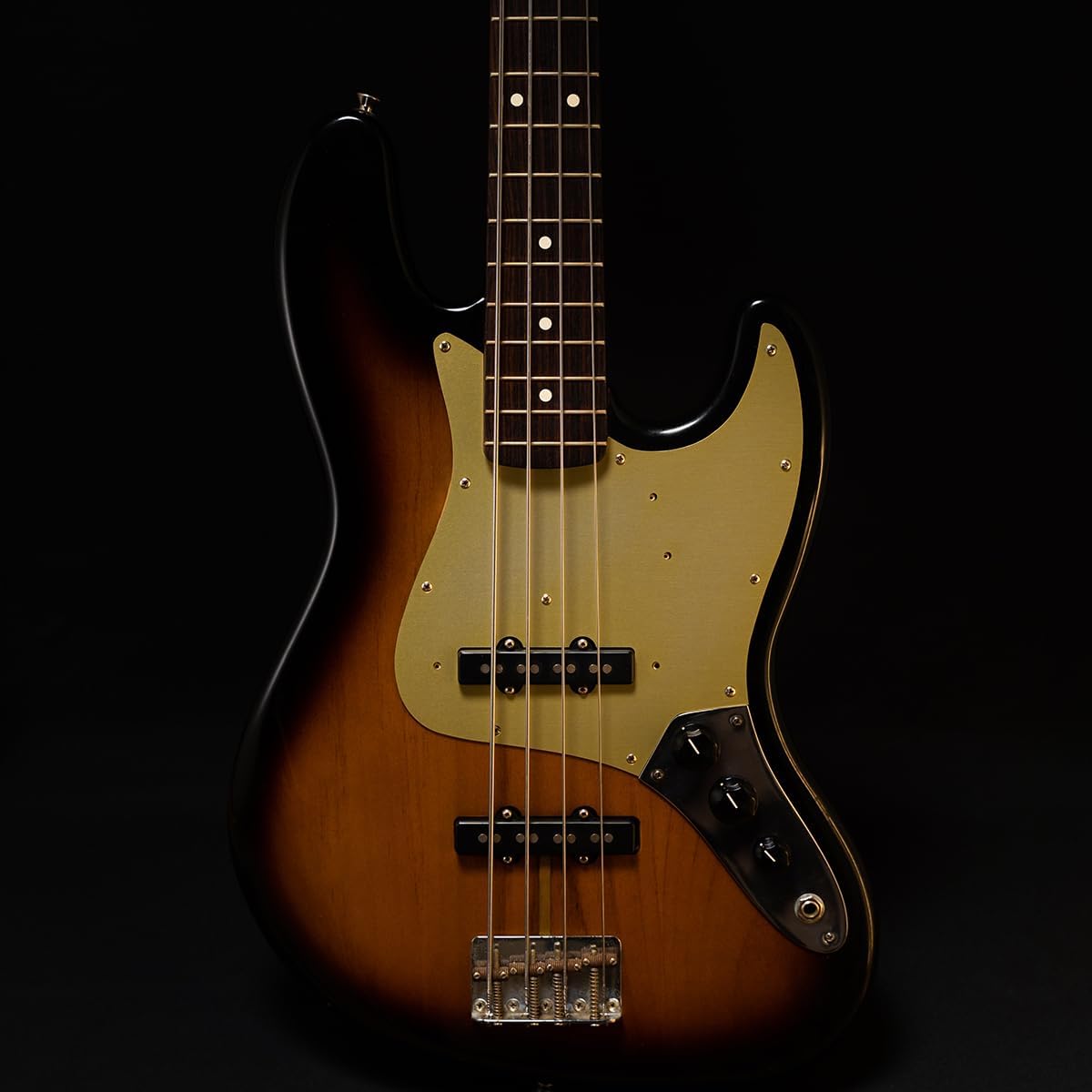 Anodized pickguard for Jazz Bass 60s Gold Made of metal, compatible with instruments manufactured based on the 60s model such as Fender 3