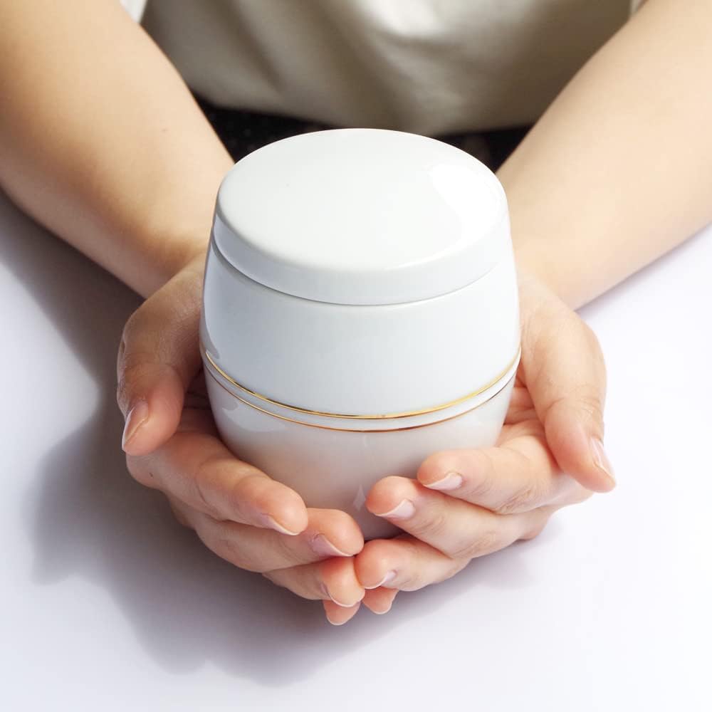 Arita porcelain urn for hand-held memorial services and ashes (urn), ashes container, white porcelain gold color ~ Hakujikinsai ~ Comes with a burial bag