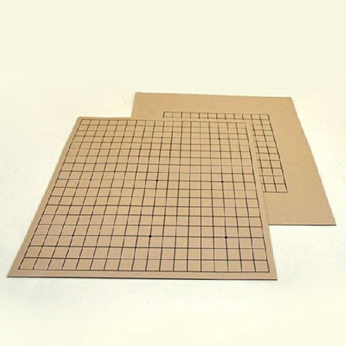 Go board set: A rubber-plated go board that is hard to move (sold by the Japan Go Association), a popular set that includes a dual-purpose board, a plastic go bowl, and go stones (approximately 6mm thick)