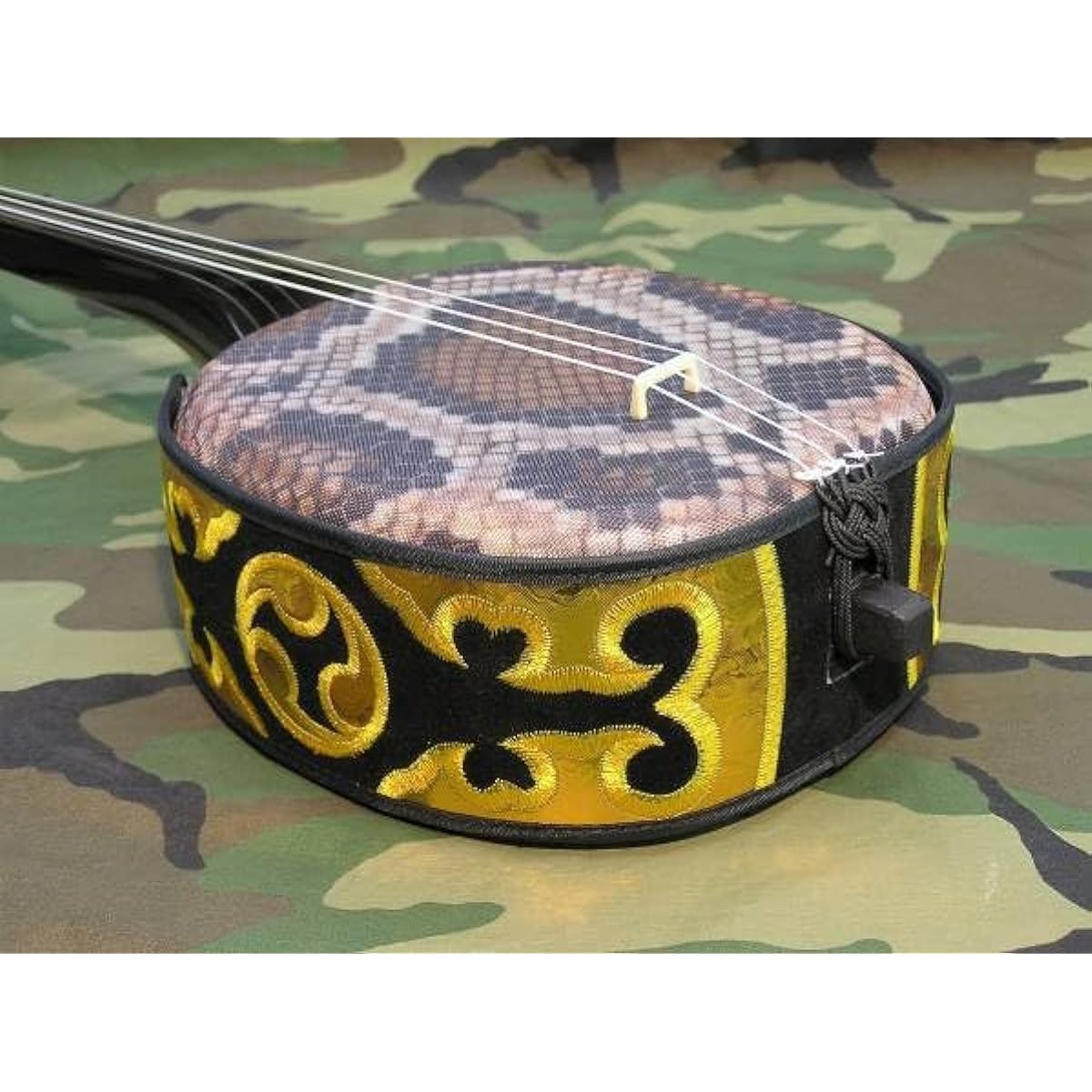 Okinawa shamisen beginner's set, double-sided artificial skin, instruction book, tuner, shamisen rack, soft case, and many more
