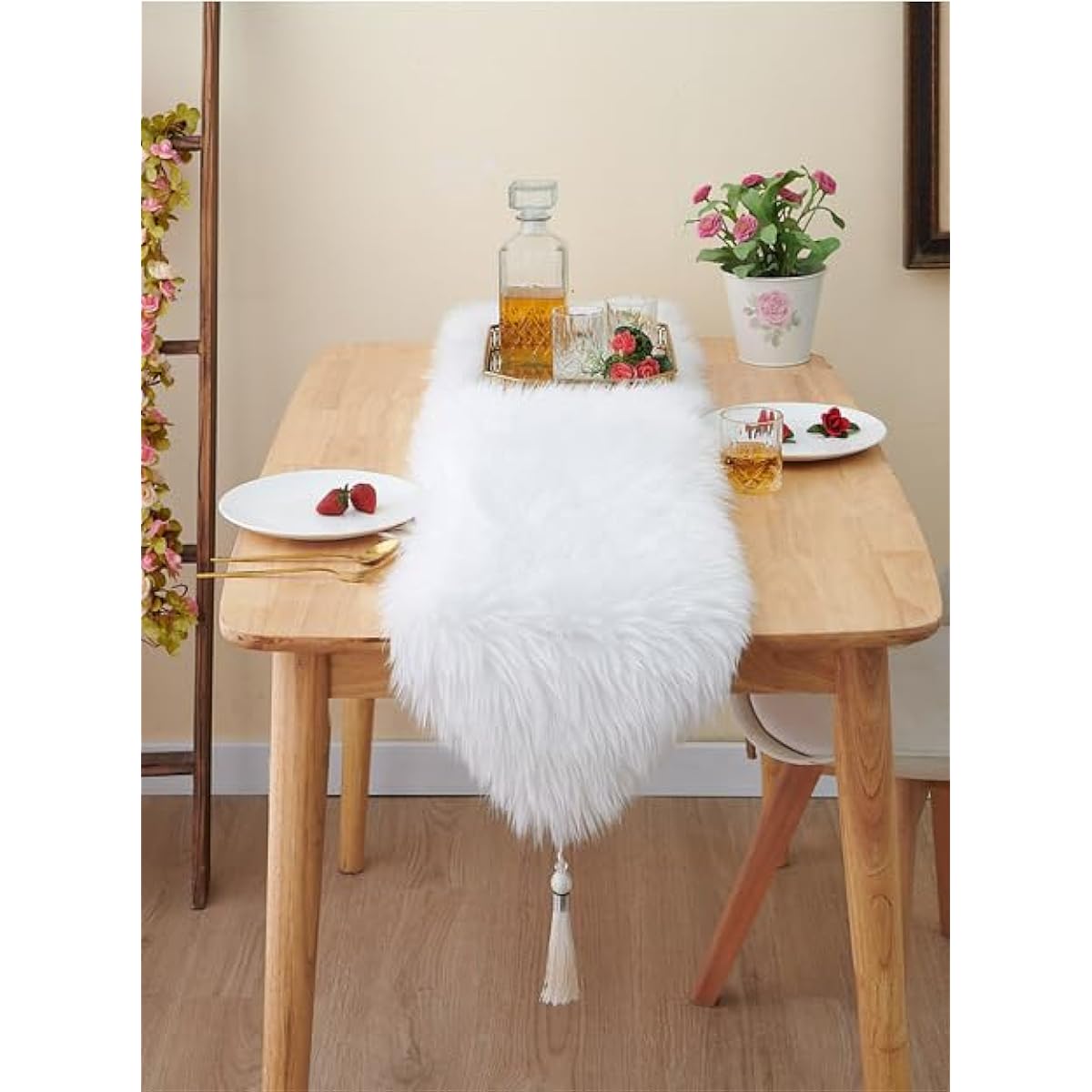 Christmas Table Runner, Modern White Fluffy Faux Fur Decorative Runner with Tassels for Home Dining Table, Perfect for Party, Holiday, Birthday, Christmas, Wedding, Dresser, Fireplace Decoration