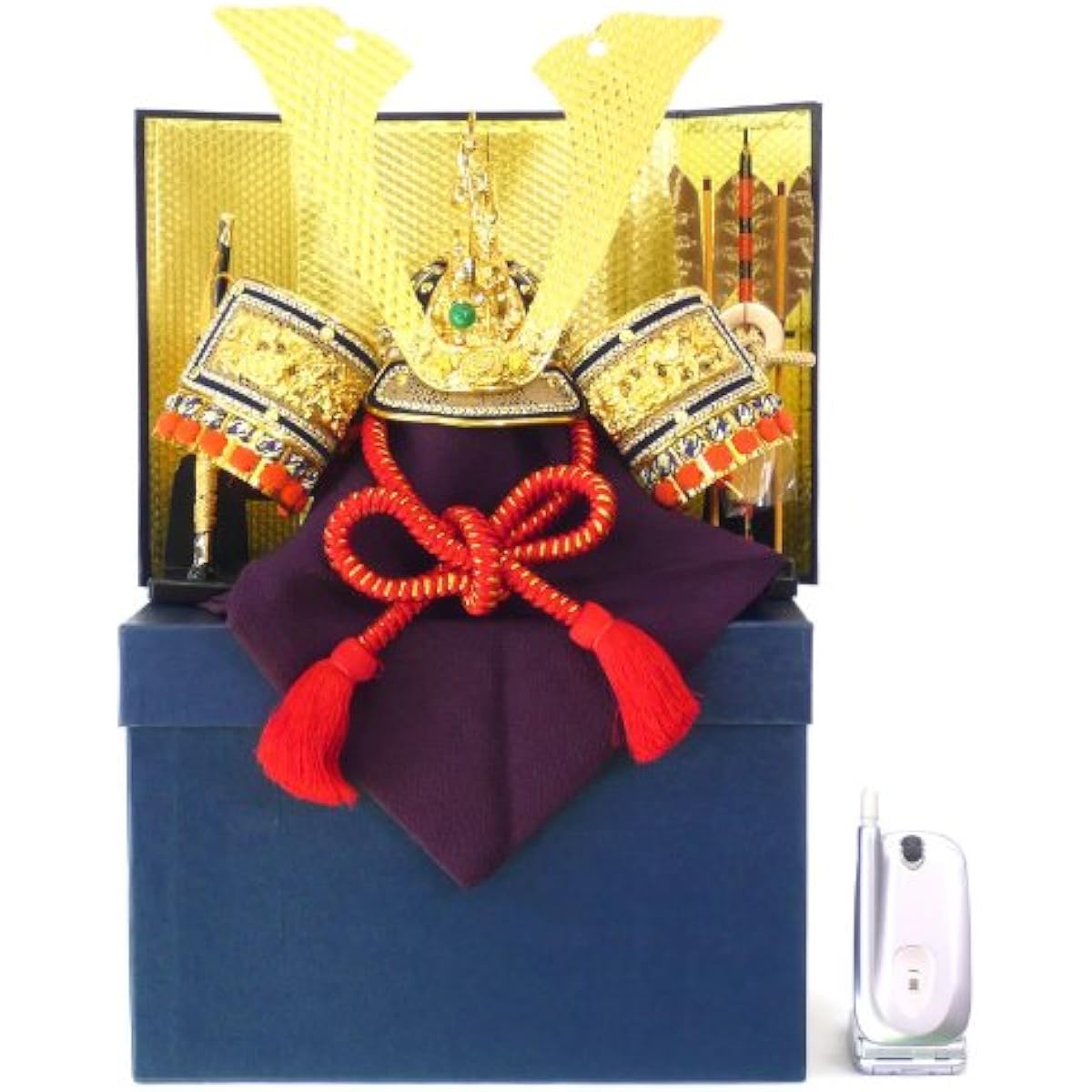 Large 鍬形 mini helmet No. 13, full set with folding screen, bow and sword, and display stand. A slightly larger mini helmet decoration set perfect as a gift or seasonal display.