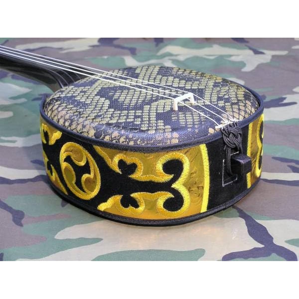 Okinawa shamisen luxury beginner's set, double-sided artificial skin, instruction book, tuner, shamisen rack, soft case, and many more