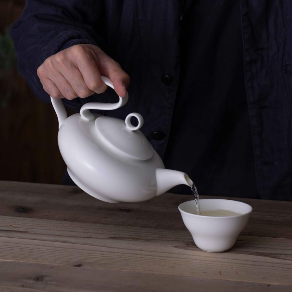 NARUMI Teapot MOMENT 900cc White Simple Stylish Ergonomic Easy Pour Microwave Warm Dishwasher Safe 51290-4739