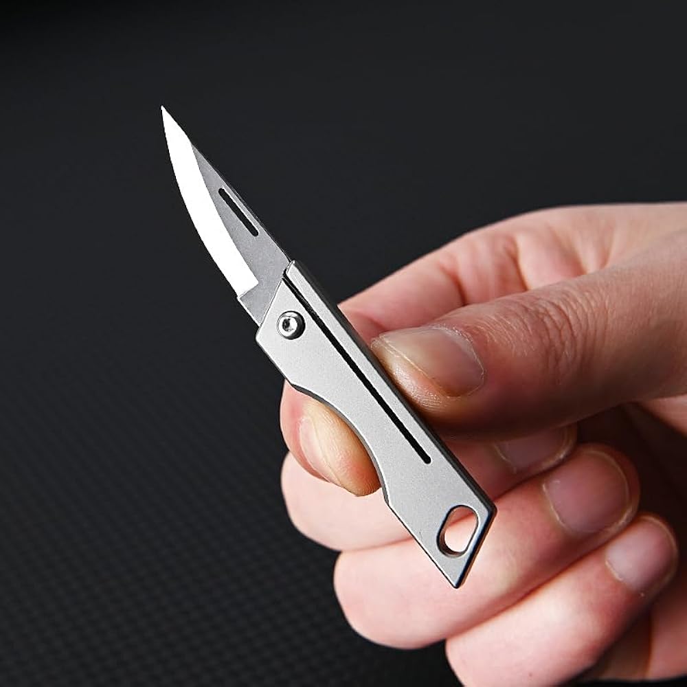 Titanium Alloy Mini Portable Keychain Pendant Knife Titanium Alloy Mini Folding Knife, High Hardness D2 Portable Keychain Pendant, Express Delivery Unpacking Knife