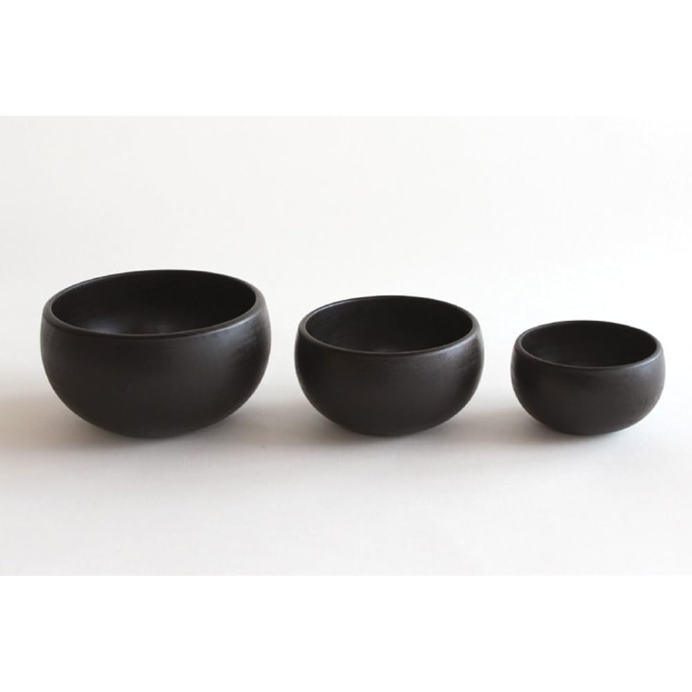 Oak Village Soup Cup Wipe Lacquered Large: Diameter 12cm x Height 7cm Capacity: Approx. 300ml Medium: Diameter 10cm x Height 6cm Capacity: Approx. 150ml Small: Diameter 8cm x Height 5cm Capacity: Approx. 60ml Round that fits in the palm of your hand Nest