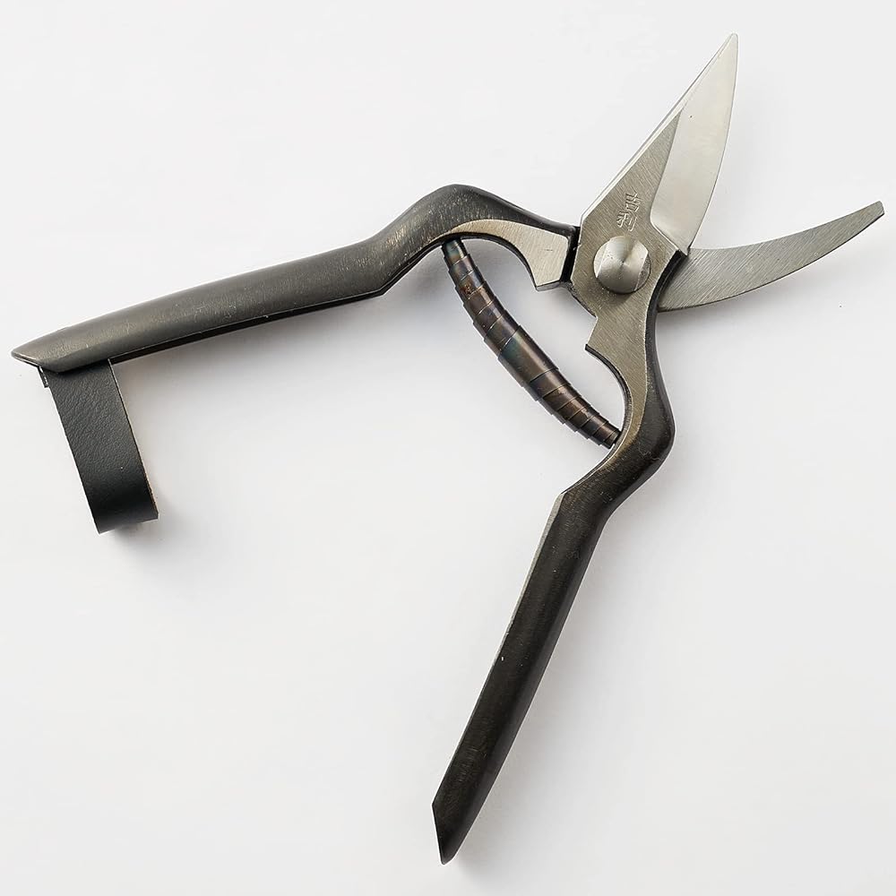 Geely bud pruning shears, Tsugaru type, made in Japan, made in Sanjo, Niigata Prefecture, high quality, professional specifications, handmade by blacksmiths, Uraski finish, for pruning fruit trees and garden trees, for picking flowers and cutting buds in