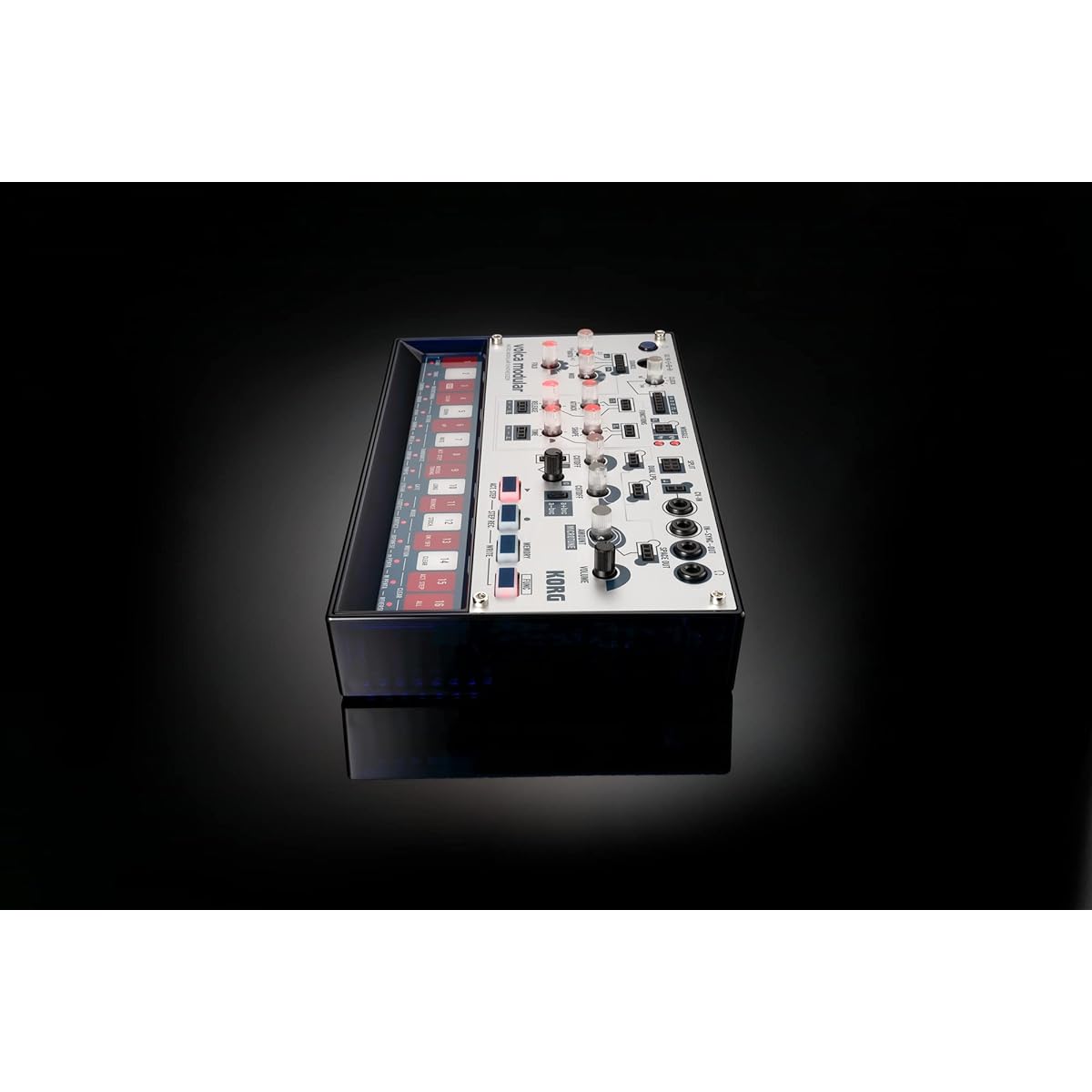 KORG modular synthesizer, volca modular, patching cable included, battery powered, built-in speaker, can be used with headphones, compact size that can be used anywhere