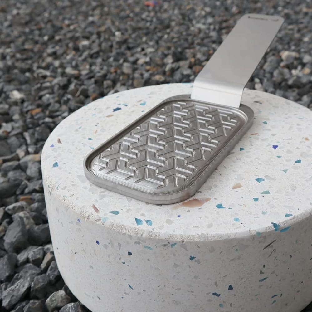 Ihara Monoken Iron Plate, Wai's Bokkee Iron Plate, S Size, For Solo Camping, Extra Thick Iron Plate, For Both Yakiniku and Bonfires, Made in Japan