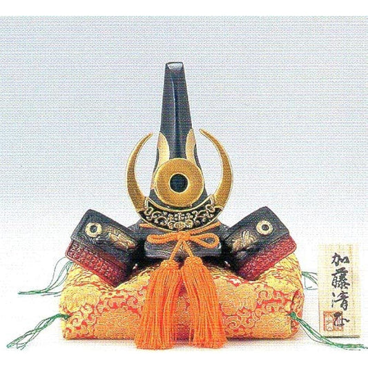 Helmet: Famous General Kato Kiyomasa Height 15.0 x Width 17.0 x Depth 12.0cm
