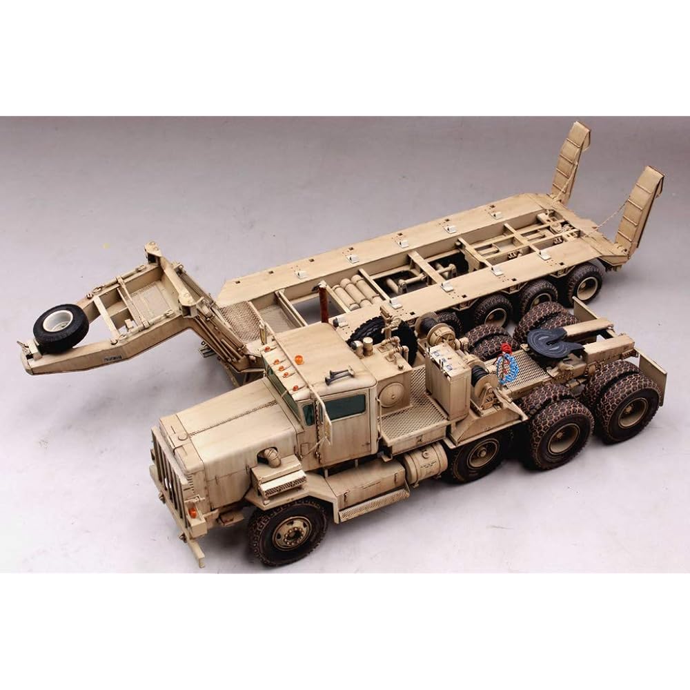 Hobby Boss 1/35 Fighting Vehicle Series US Army M911 Tank Carrier with M747 Heavy Equipment Semi-Trailer Plastic Model 85519