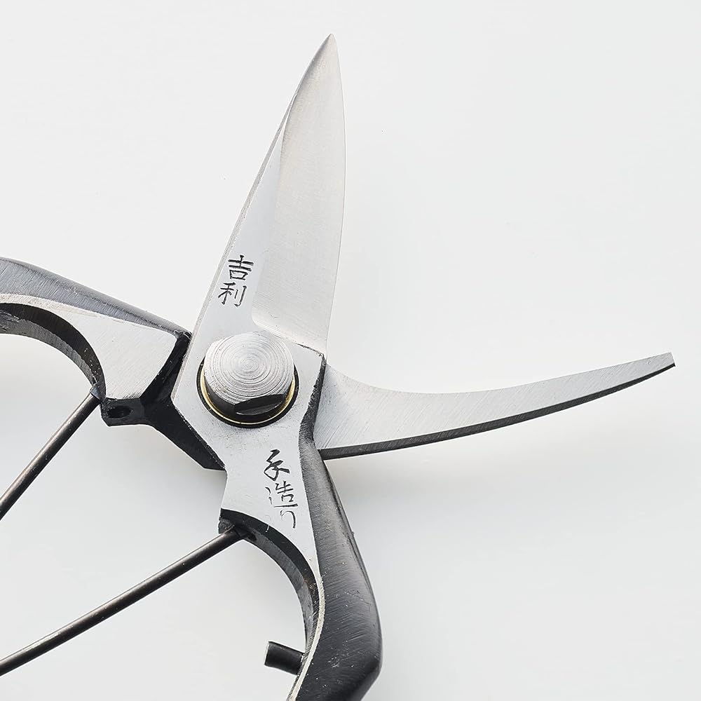 Geely bud pruning shears, handmade, pruning shears, made in Japan, made in Sanjo, Niigata Prefecture, high quality, professional specification, for cutting buds of twigs, garden trees, and fruit trees.