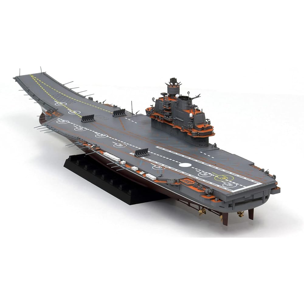 Pit Road 1/700 Skywave Series Russian Navy Aircraft Carrier Admiral Kuznetsov Plastic Model M51