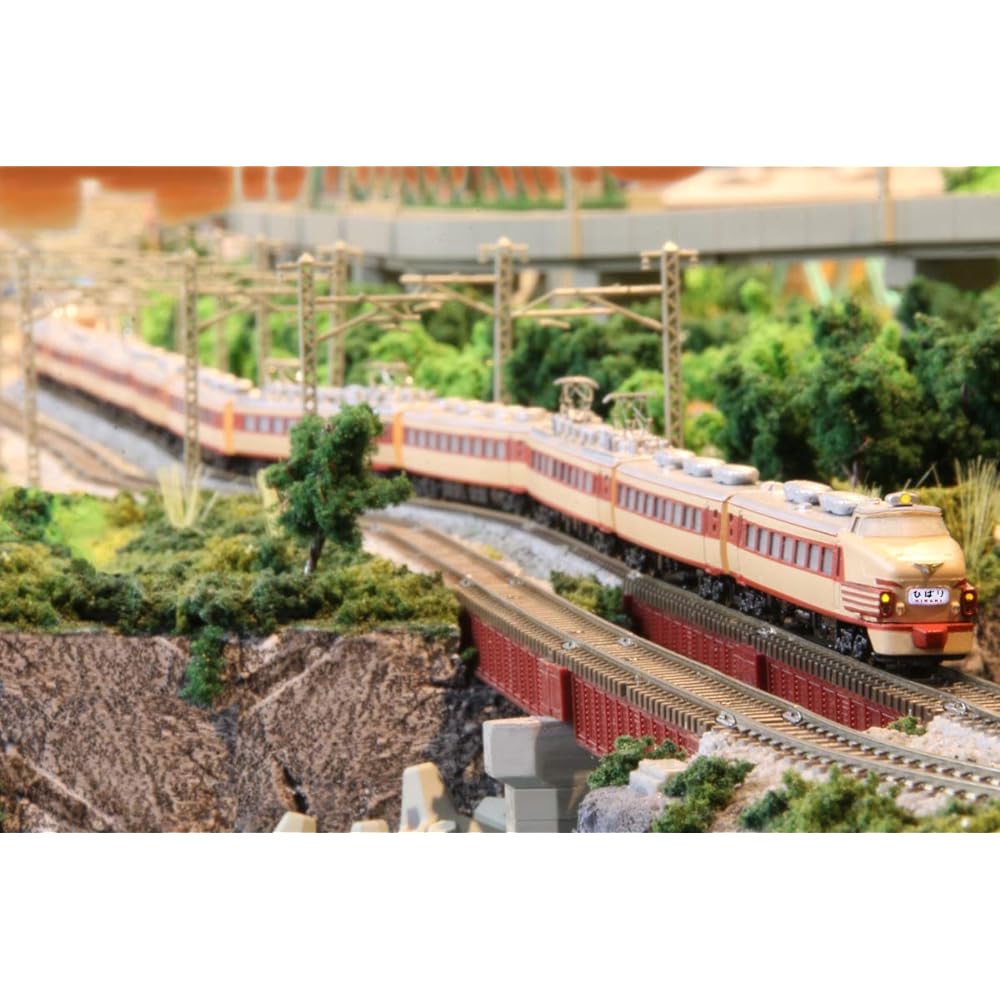 Z gauge JNR 485 series limited express vehicle early model "Hibari" JNR color (Black 481) 6-car basic set T030-1 Railway model train