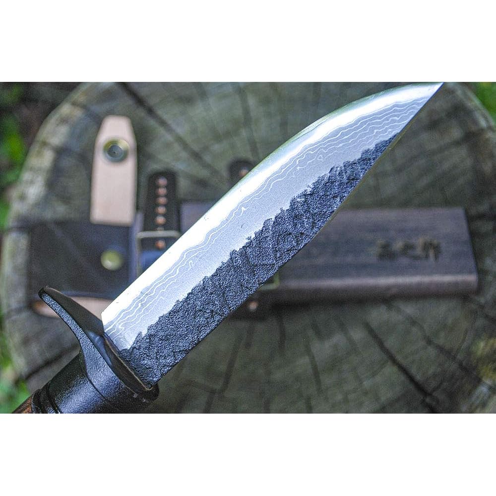 Made by Akino Damascus Compact Yamachet 120 Black hammer finish Double-edged Damascus 15 layer blue 2 steel (7+blue 2+7) Black collar Handle: Oak oil stain *Checkered*With string Scabbard: Pak oil stain *Leather band dcy- 001-kr