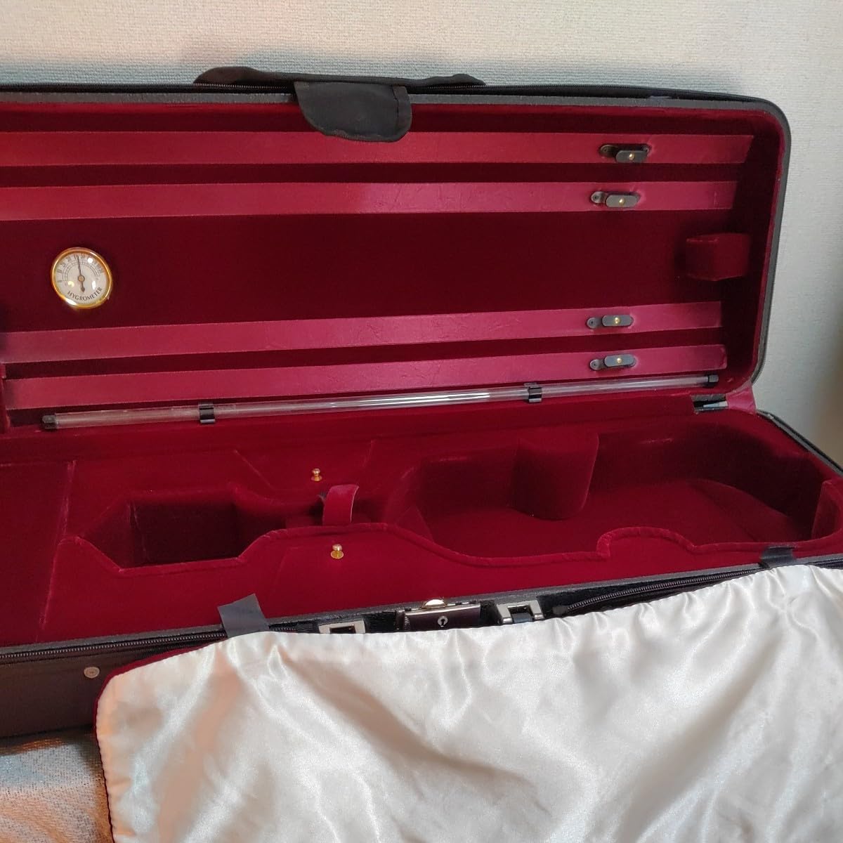 Violin case with hygrometer for music school, orchestra, music college, exam, storage