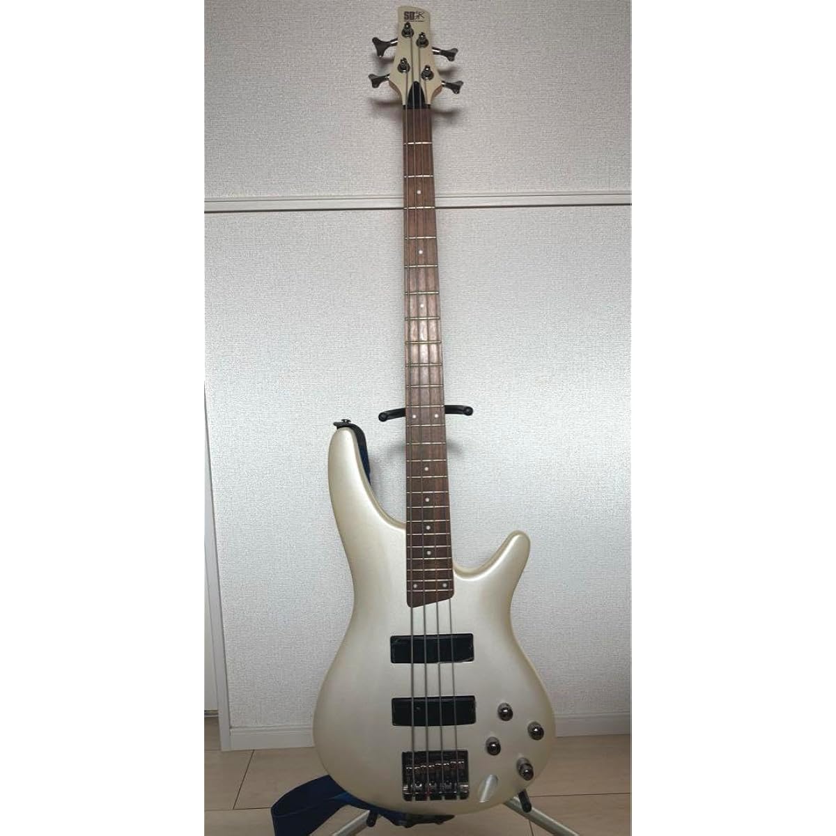 Electric bass Ibanez SR300