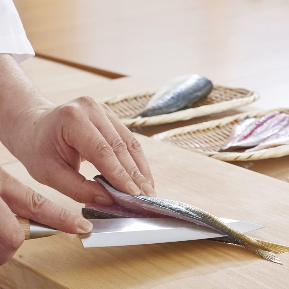 Kai Corporation KAI Double-Edged Knife Kataho Deba Knife Japanese Knife Ichirin Jointly Developed by Mikizo Hashimoto Silver Made in Japan AB5513