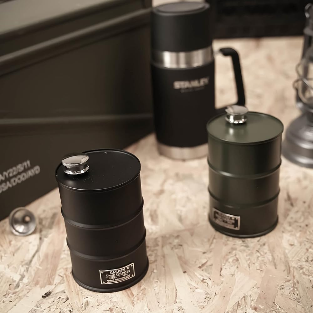 Fuel Bottle Fuel Bottle 750ml (Black) Multifunctional Portable Liquid Container Kerosene Oiler Metal Fuel Tank Oil Barrel Fuel Bottle, Camping Equipment, Oiler Hip Flask, Contains Stainless Steel Funnel [OLDDOG OUTDOOR]