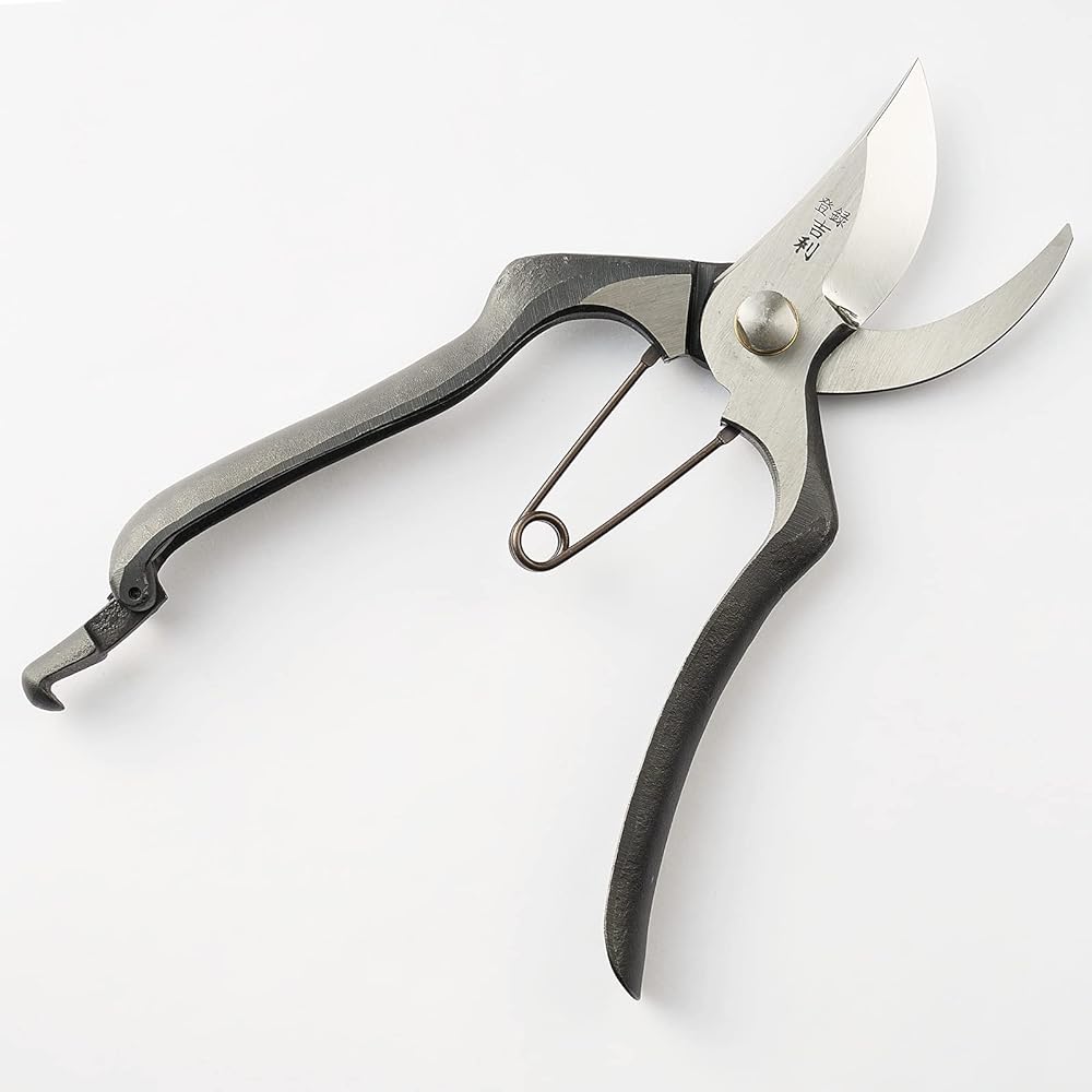 Aguri no Kura Geely Pruning Shears with Metal Clasp 200mm Made in Japan Made in Sanjo, Niigata Prefecture Handcrafted by blacksmiths SA type pruning shears for pruning garden trees, fruit trees, and garden plants