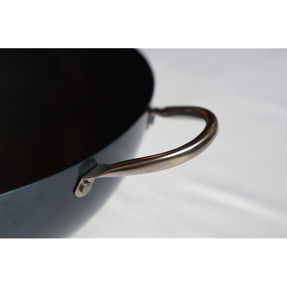 Iron frying pan that grows the more you use it, wok, 28cm, with ring hook, plain wood handle, made in Japan, IH compatible, lightweight, no seasoning required, outdoor, camping