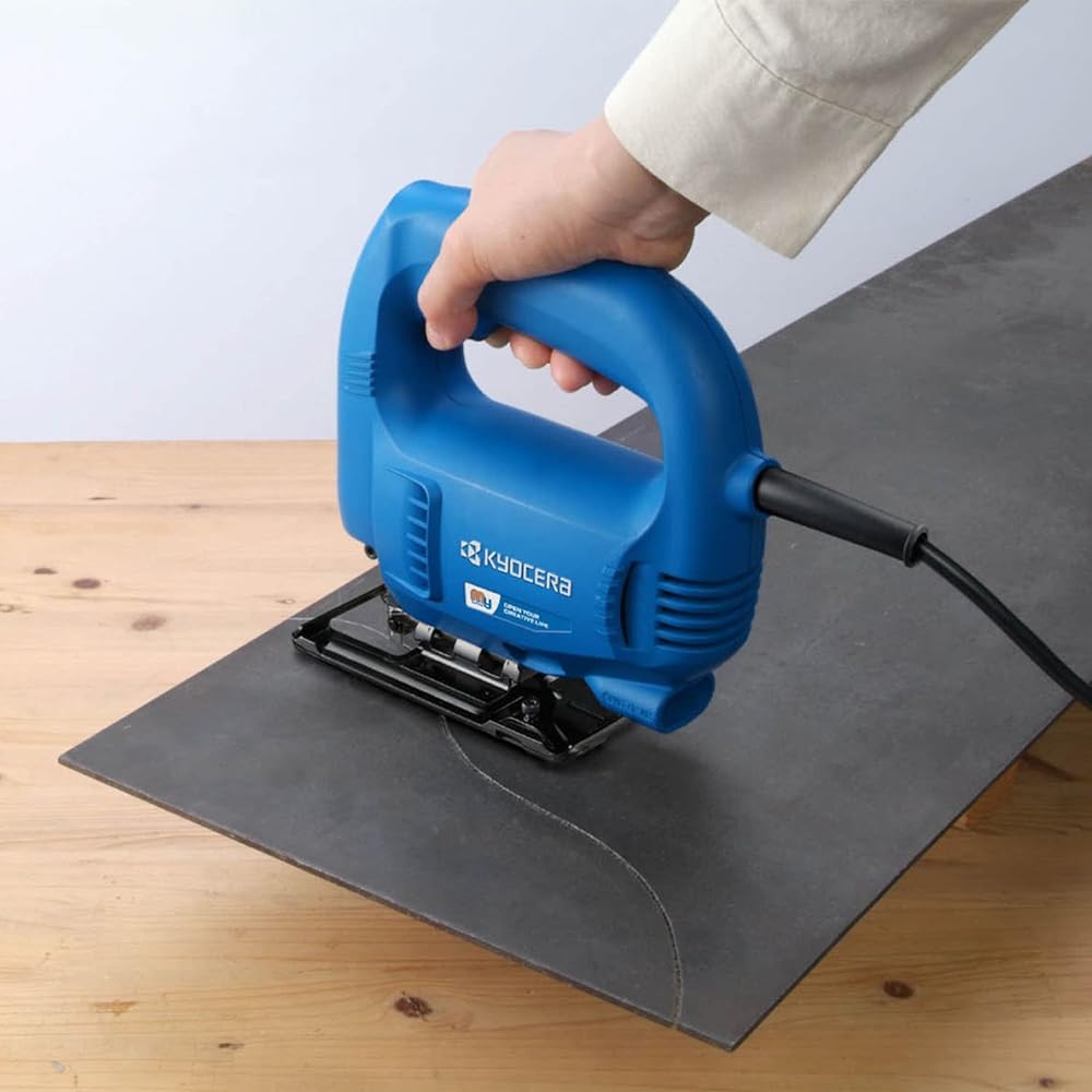 Kyocera Old Ryobi Jigsaw MJ-50A 615919A [Easy-to-grip and easy-to-use introductory machine] Cutting capacity: 50 mm of wood, 3 mm of mild steel plate, slant cutting (left and right) 0 to 45 degrees, lightweight 1.7 Kg
