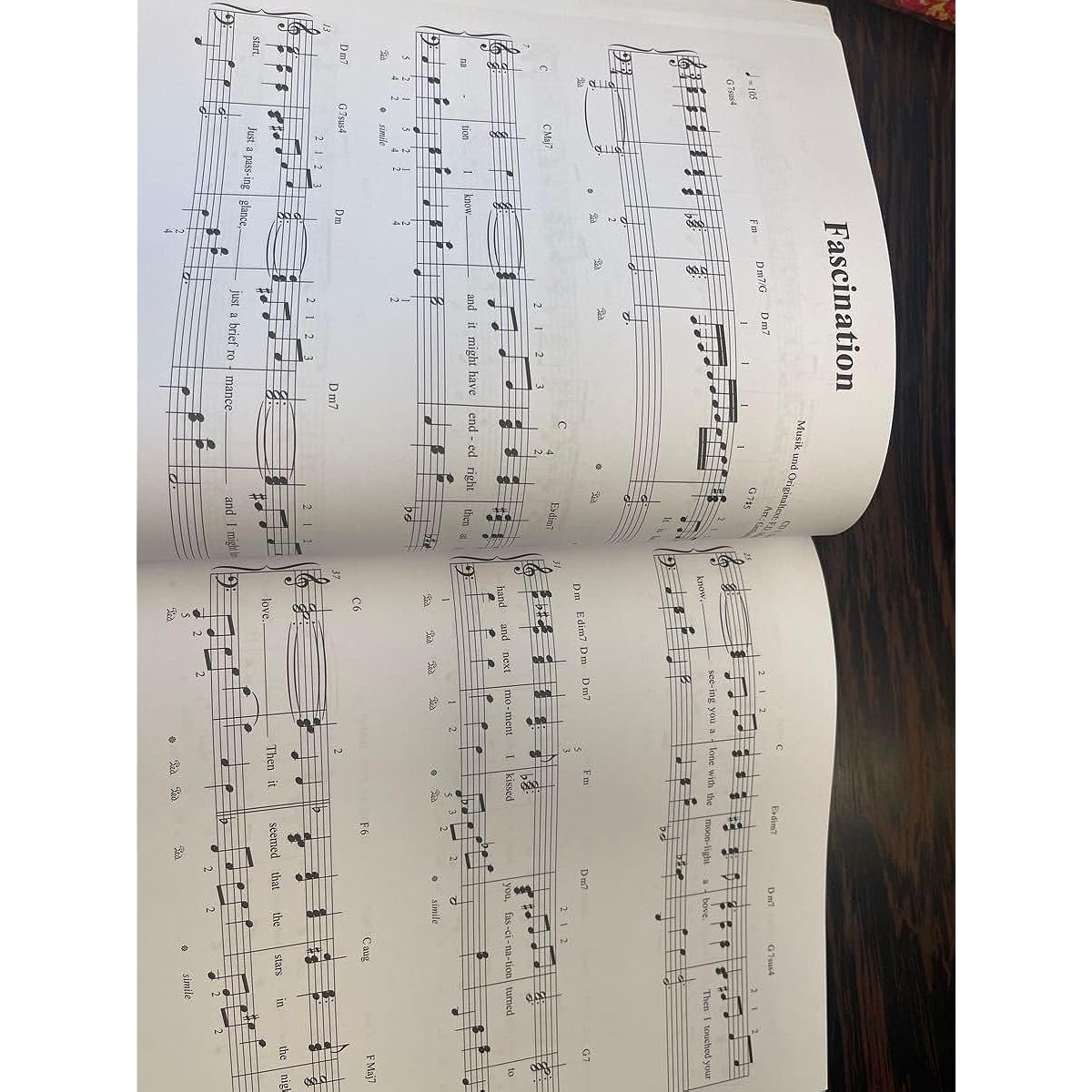Piano songs to play in the bar, sheet music, intermediate level, 40 songs, 2 CDs included