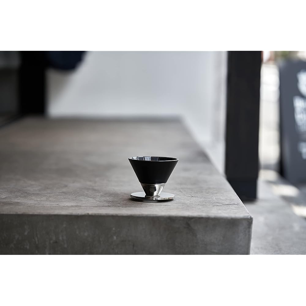 Coffee Dripper Silver & Black [Saga Prefecture/Arita] [Beasty Coffee] A dripper with an impressive combination of metal