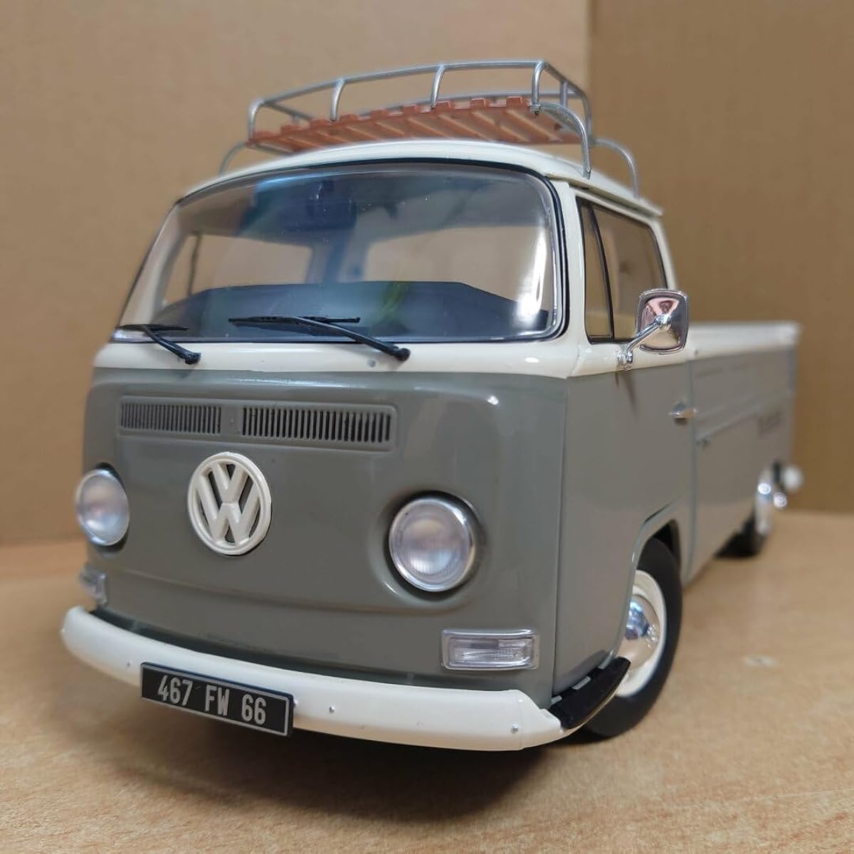 1/18 T2 Pickup 1968 Grey Solid UA