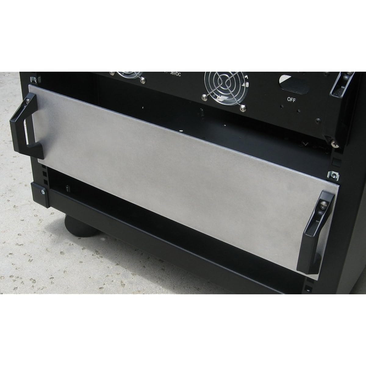 Handle, 19" rack, 3U .059-.90" front panel.