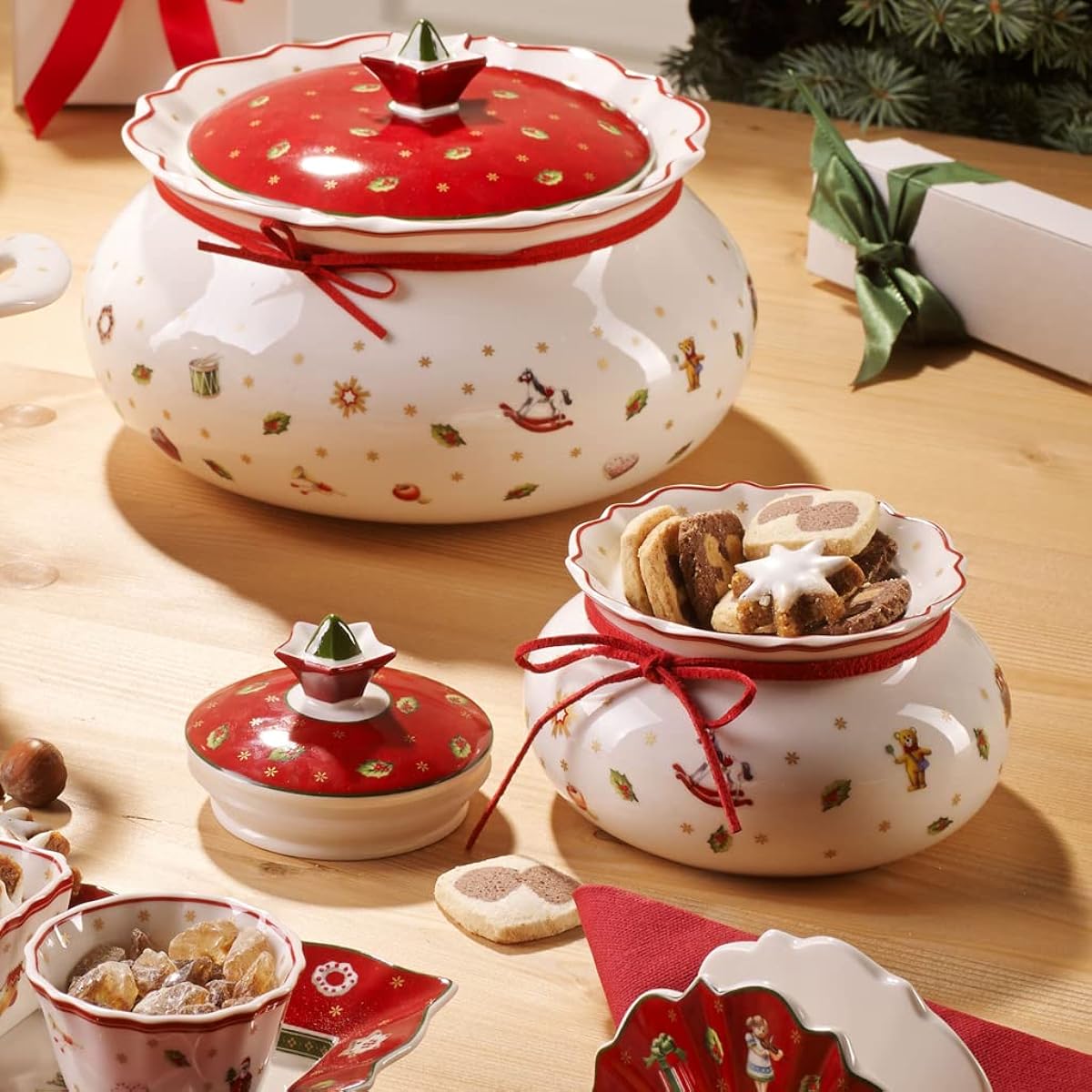 Villeroy & Boch Toy's Delight Jar Small, porcelain, white/red, 10 x 13 x 13 cm