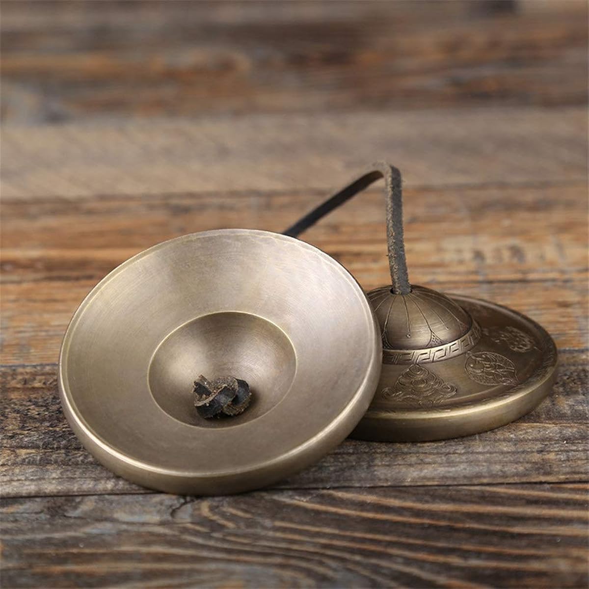 Tingsha Tibetan Bell Tibetan Tingsha, Tibetan Esoteric Buddhism Ritual Crafts, Eight Auspicious Tingsha Buddhist Religious Sacrificial Supplies (Color: Brass, Size: 8X8x0.8cm)