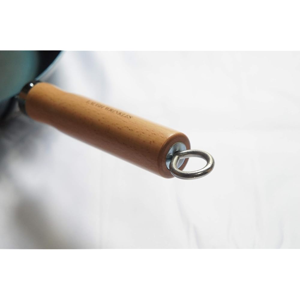 Iron frying pan that grows the more you use it, hook included, 26cm plain wood handle, made in Japan, lightweight, no seasoning required, outdoor, camping