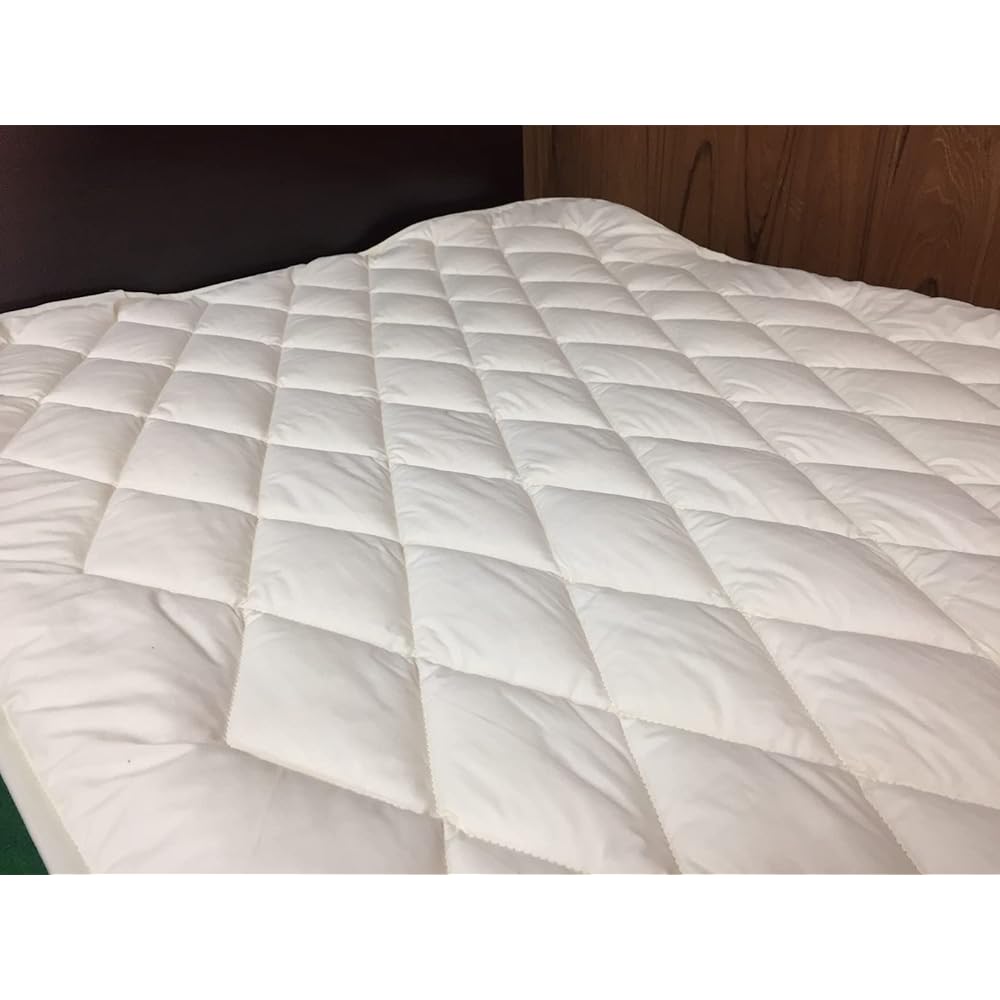 100% French wool bed pad (wide double) 154 x 200cm Made in Japan Washable Unbleached Plain 35% cotton 65% polyester Rubber at 4 corners