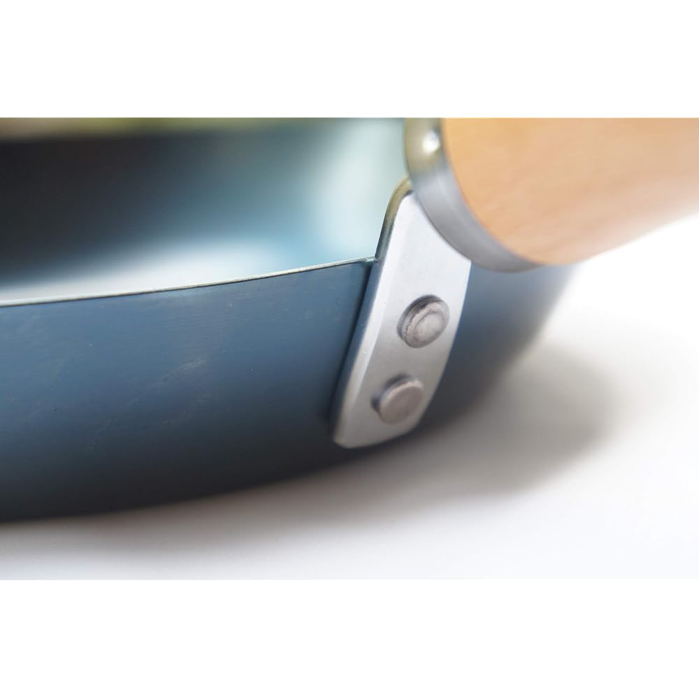 Iron frying pan that will grow the more you use it, 28cm plain wood handle, made in Japan, IH compatible, lightweight, no seasoning required, outdoor, camping