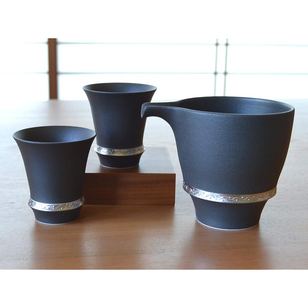 Liquor set, Tokkuri Ochoko set, Arita ware, wooden box, 1 sake bottle, 2 sake cups set, Takumi no Kura, Ibushi silver, ceramic, made in Japan