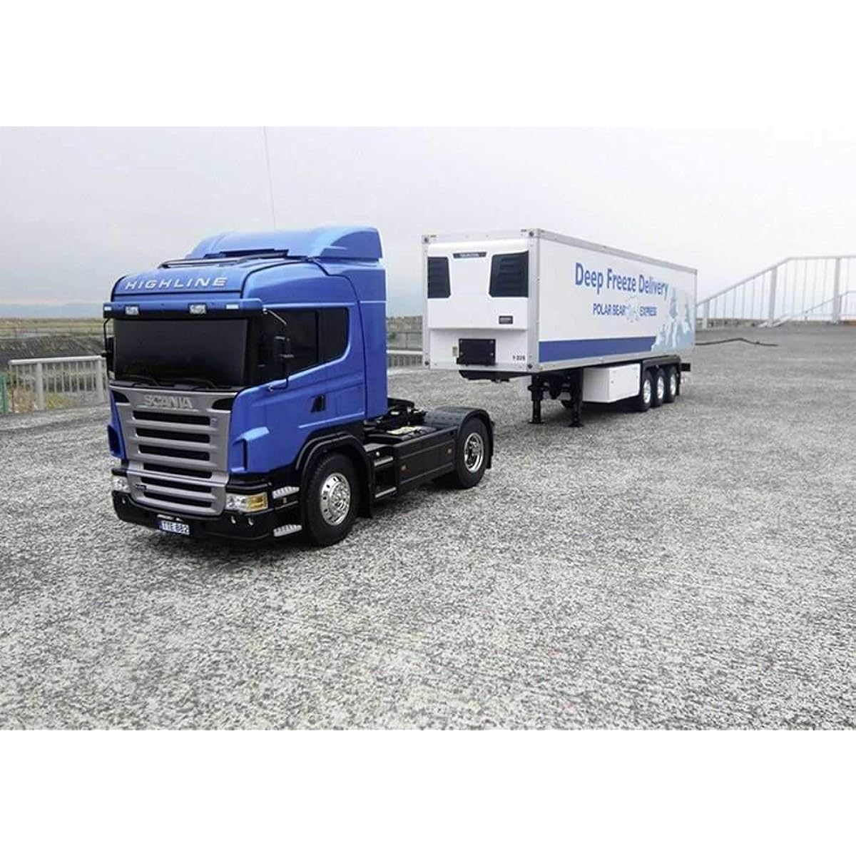 Tamiya 1/14 Electric RC Big Truck Series No.19 Trailer Truck 3 Axis Reefer Semi-Trailer Radio Controlled 56319