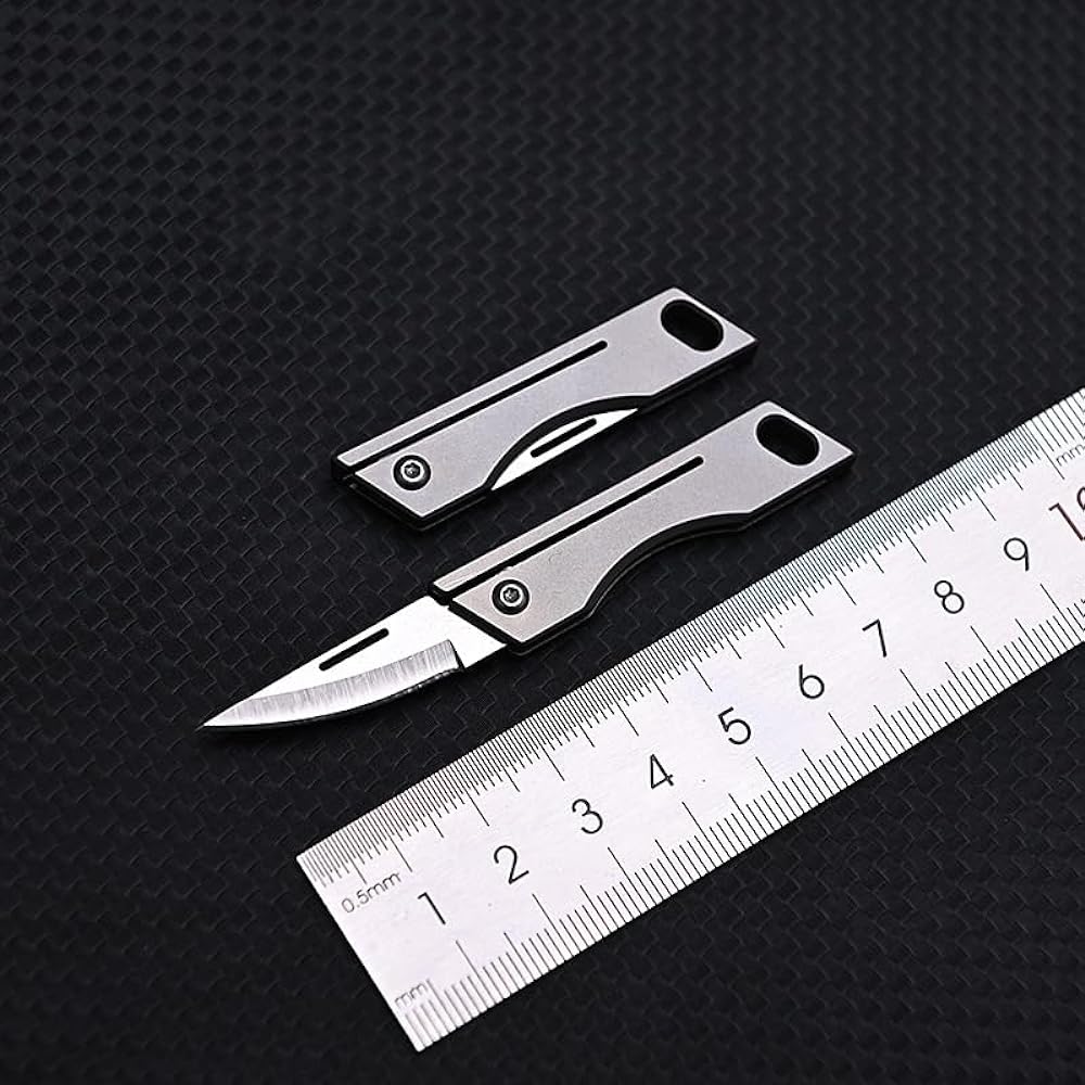 Titanium Alloy Mini Portable Keychain Pendant Knife Titanium Alloy Mini Folding Knife, High Hardness D2 Portable Keychain Pendant, Express Delivery Unpacking Knife