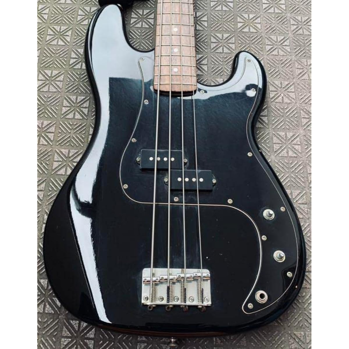 Squier by Fender PRECISION Squier electric bass