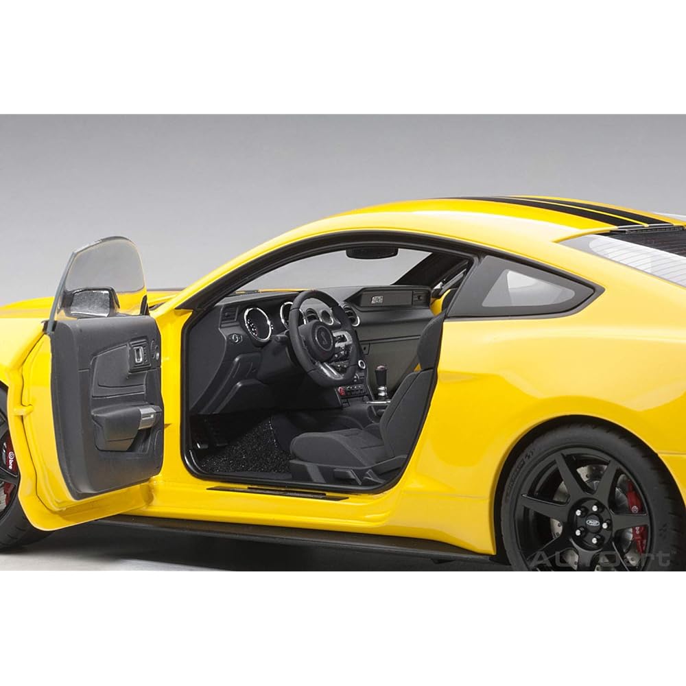 AUTOart 1/18 Ford Shelby GT350R Yellow/Black Stripe Finished Product