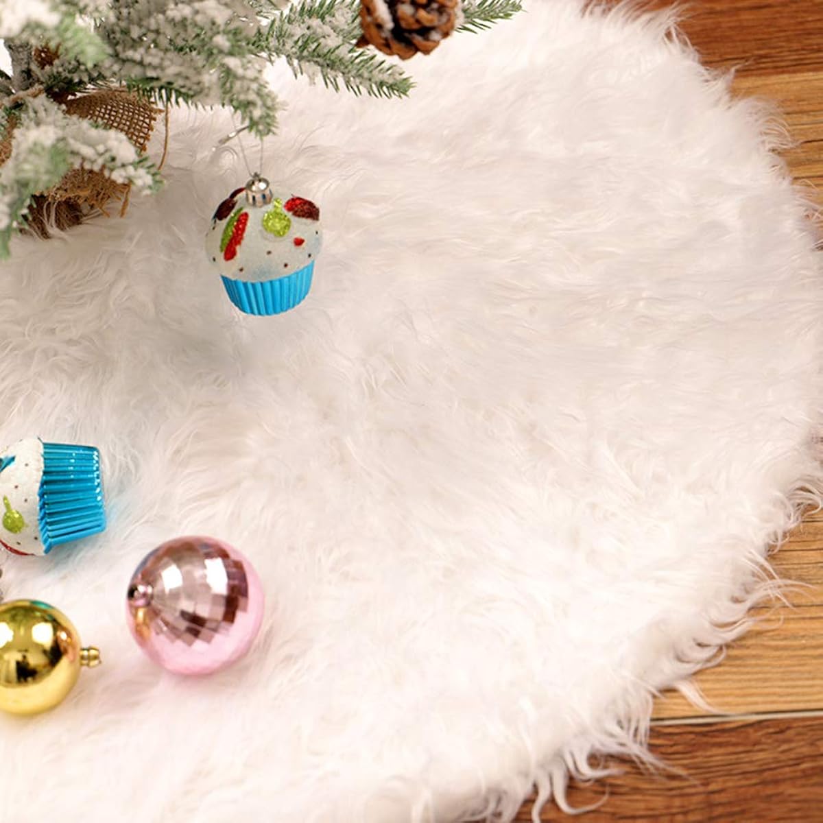 Kaximd Christmas Tree Skirt 30/36/48/60 Inch Snow White Faux Fur Plush Tree Skirt for Christmas Holiday Party Decorations Pet Keepsakes, White, 30 Inch/78cm