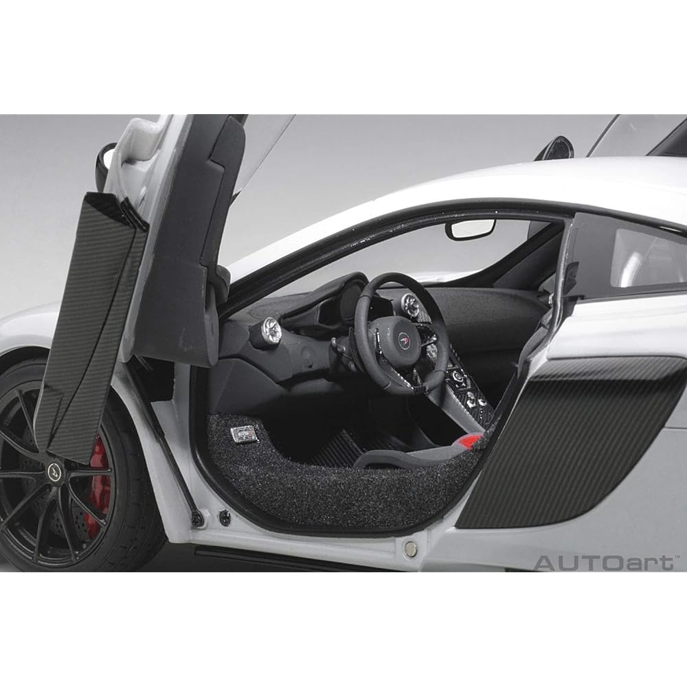 AUTOart 1/18 McLaren 675 LT Metallic White Finished Product