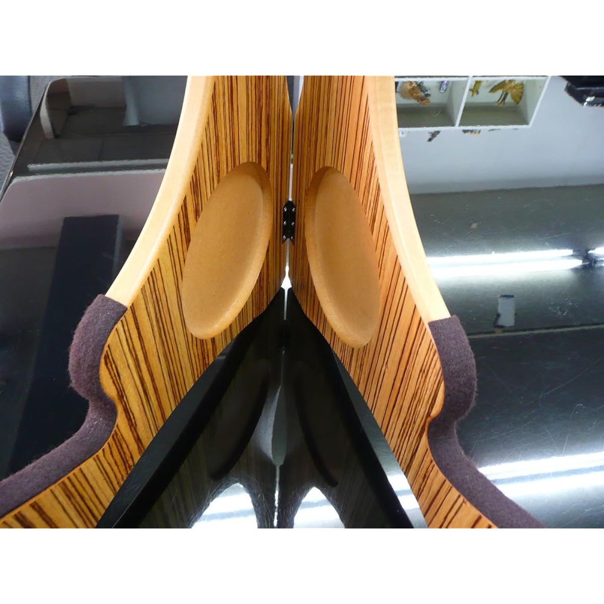 Gakki.com Original Classical Guitar Stand (Zebra Wood)