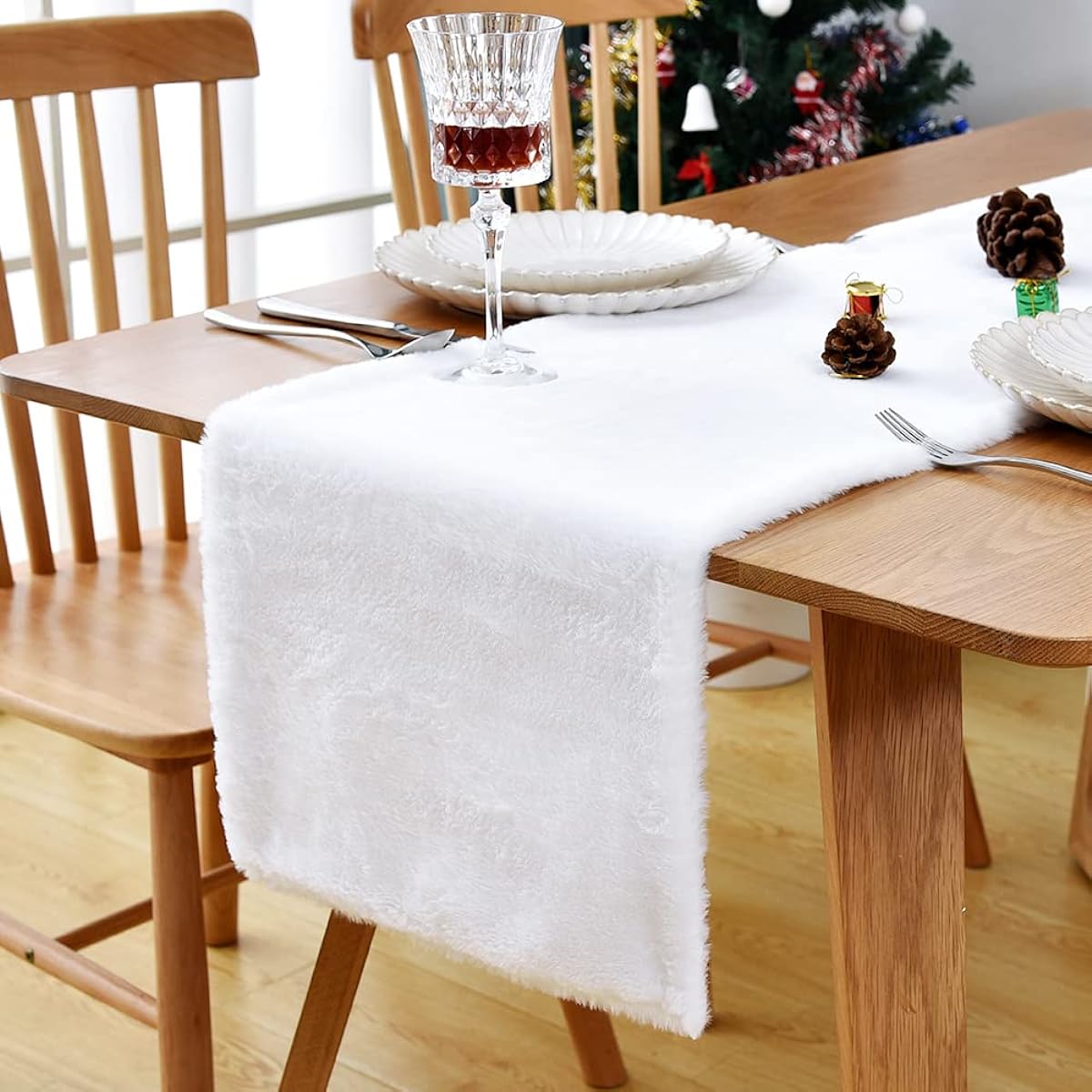 Christmas Table Runner Snow White Faux Fur Table Runner Small Fur Party/Birthday/Christmas/Friend Giving/Wedding/Dining Table Decoration 14 x 47 inches